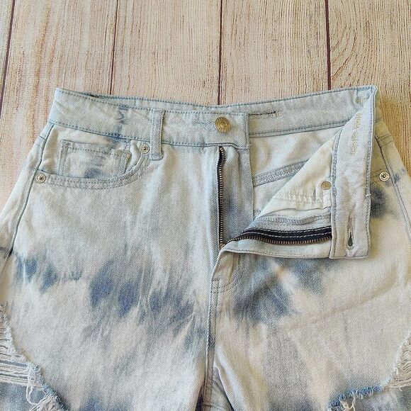American Eagle Distressed Highest Rise Mom Shorts sz 2 - Picture 3 of 9